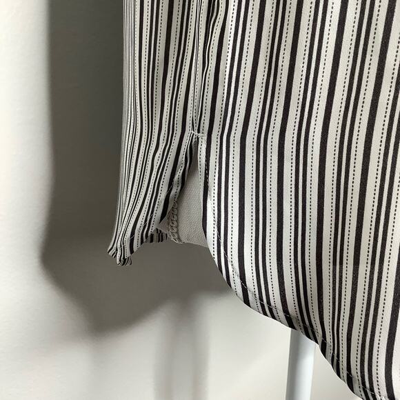 LOFT Gray And White Striped Crochet Detail Flutter Sleeve Top XS - Picture 4 of 6